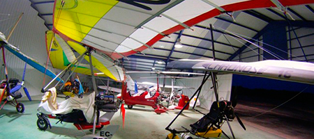 En Cuencaventura disponemos de hangar para nuestras actividades de multiaventura: Ultraligero.